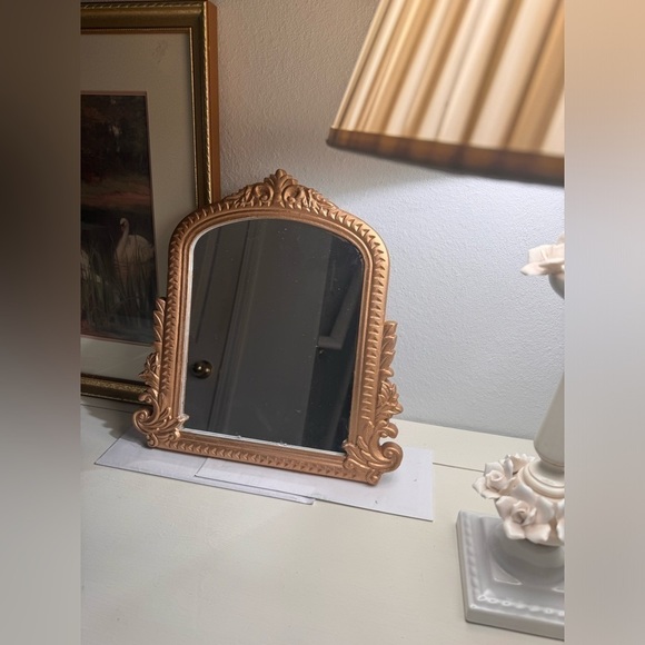 - Golden ornate mirror frame - Picture 2 of 5